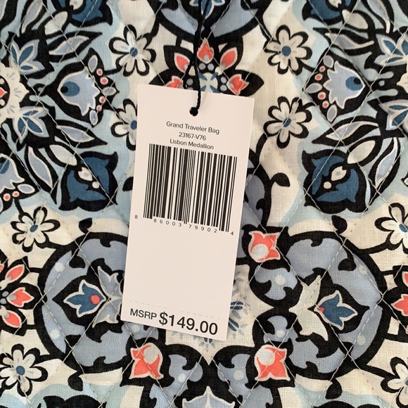 NWT vera bradley grand traveler libson medallion - Picture 3 of 13